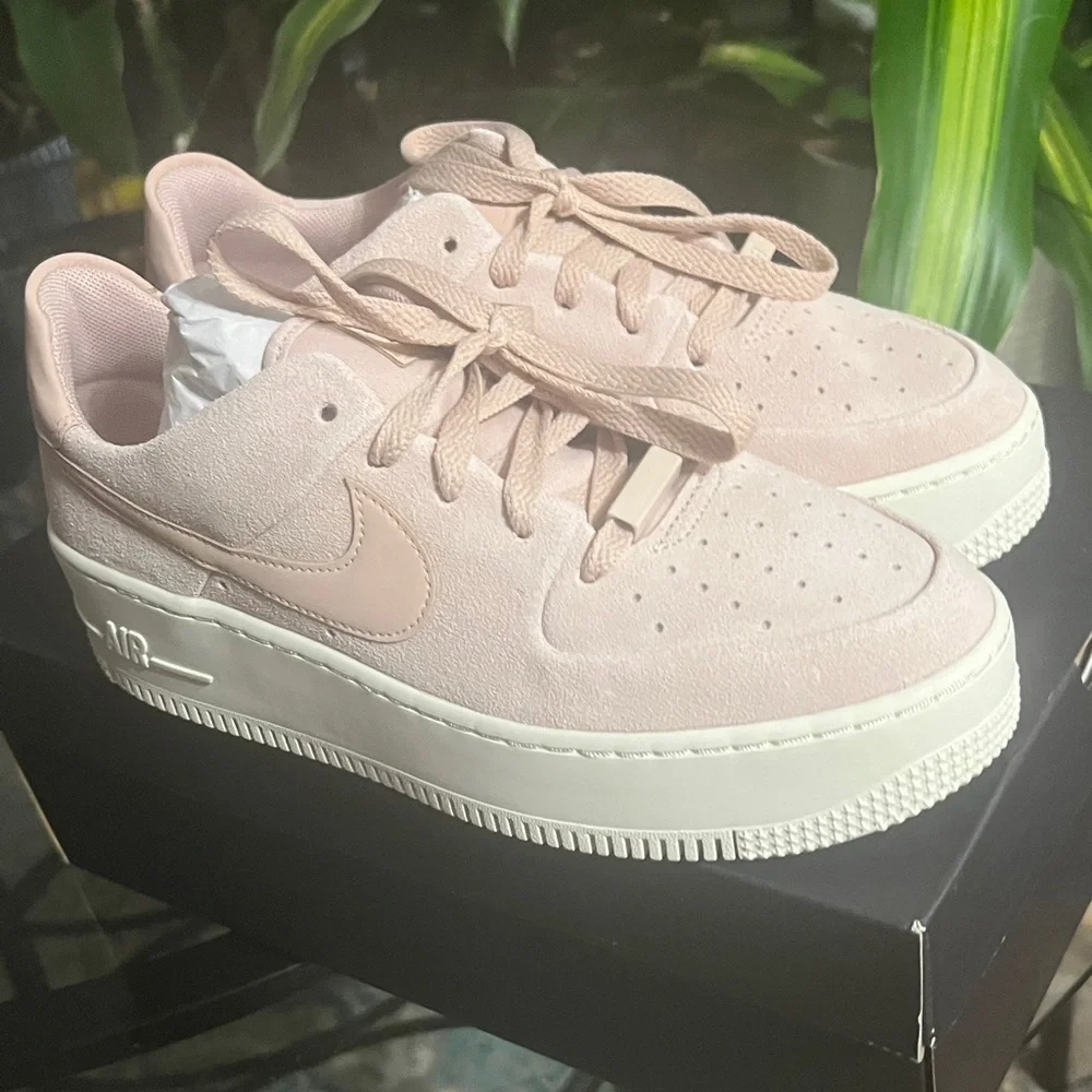 Nike Air Force 1 Suded Women's Pink Sneakers New - Picture 1 of 6